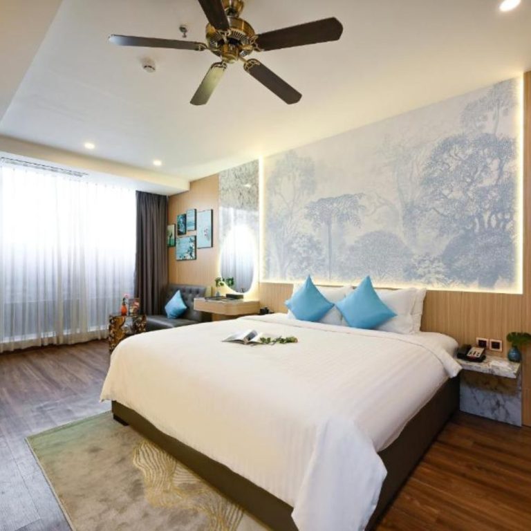 Cozy Hotel Room