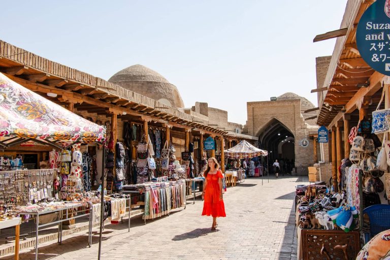 sand-colored-trading-domes-old-bazaars-filled-with-vendors-selling-handmade-souvenirs-in-bukhara-uzbekistan