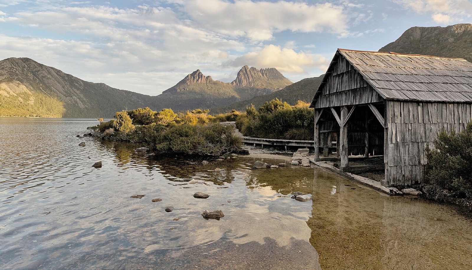 Tasmanian Wonders Dove Lake